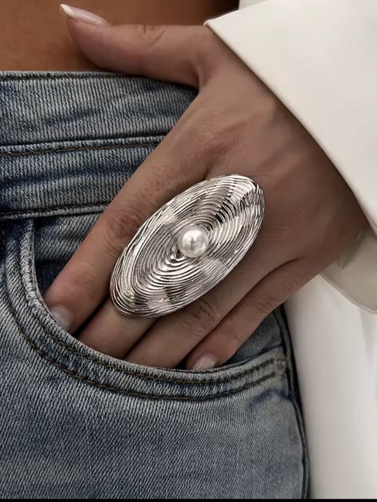 Anthropologie Jewelry - Silver Oval Sculpted Ring with Pearl